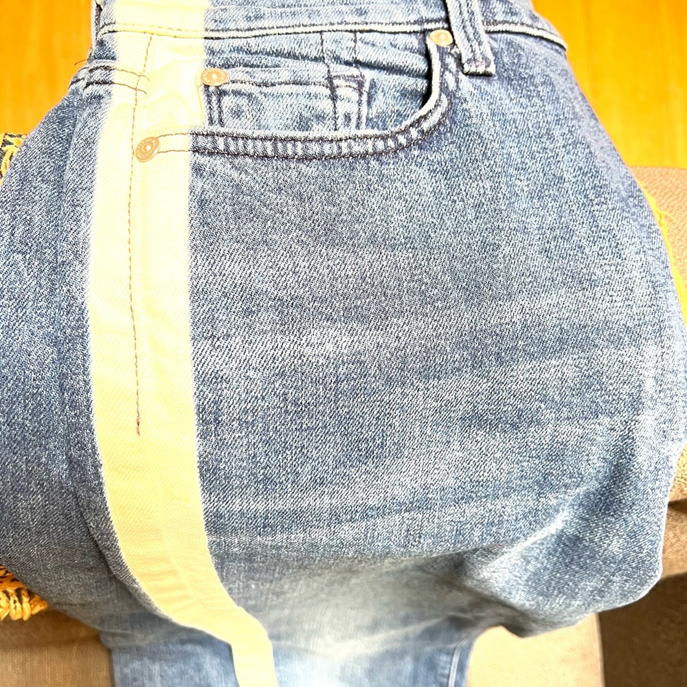 7 For All Mankind: Women’s Blue Jeans side white stripe. - Picture 6 of 11